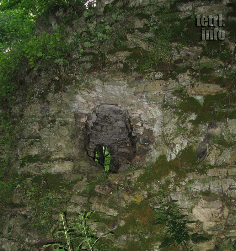 Khuluti-Entrance to the tunnel