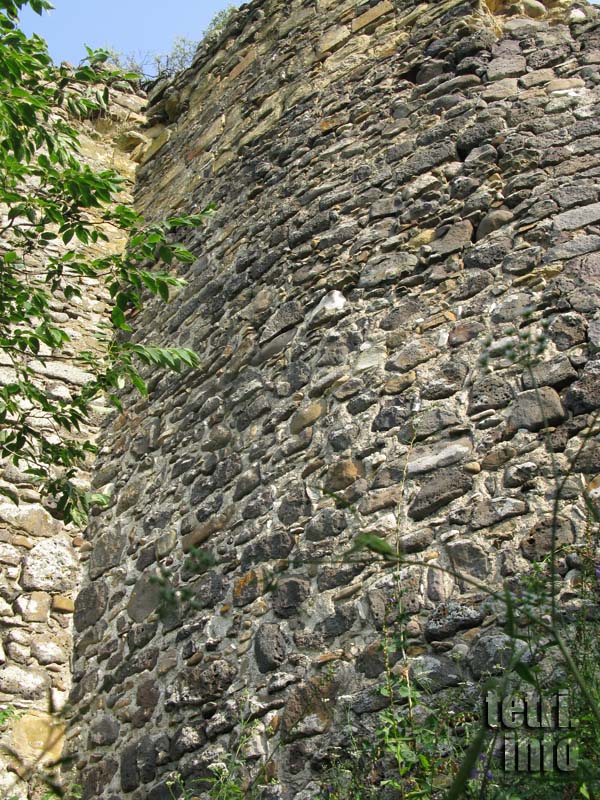 Partskhisi Fortress. Wall